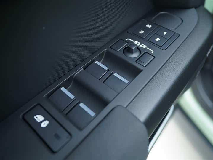 Фото 10 - Land Rover Defender