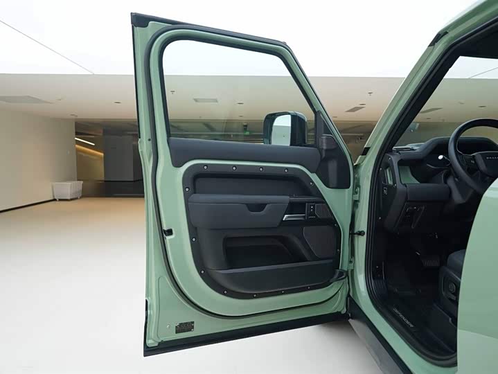 Фото 16 - Land Rover Defender