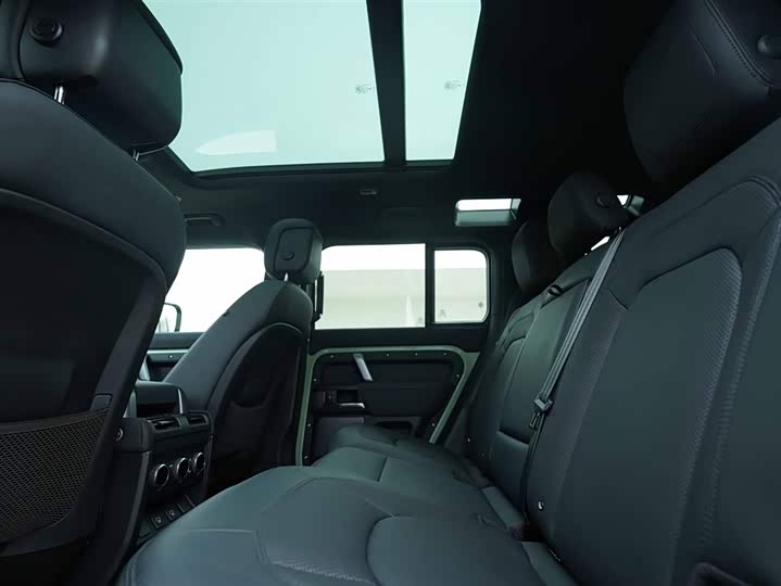 Фото 20 - Land Rover Defender