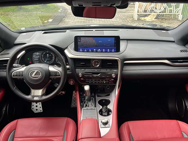 Фото 11 - Lexus RX