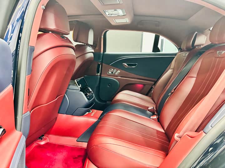 Фото 12 - Bentley Flying Spur