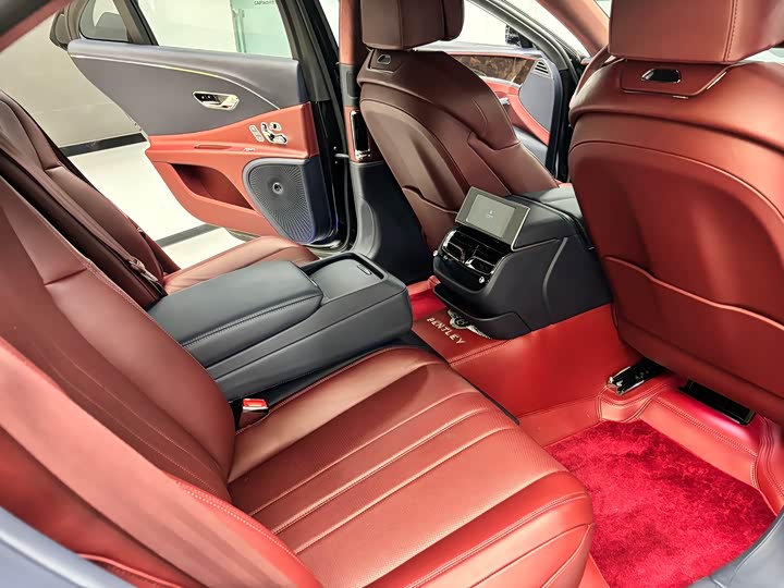 Фото 16 - Bentley Flying Spur