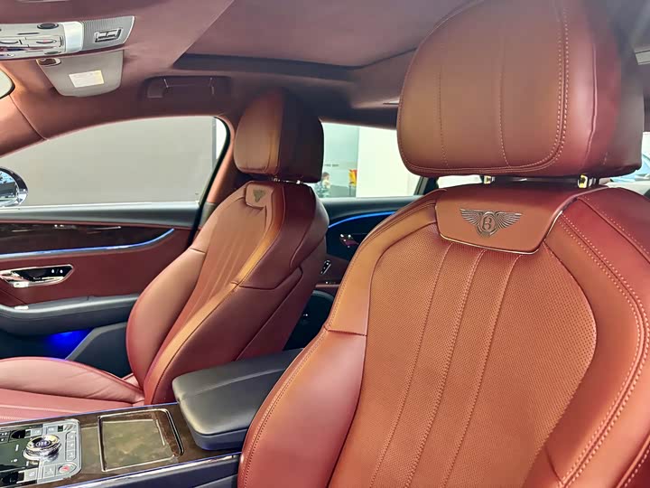 Фото 9 - Bentley Flying Spur