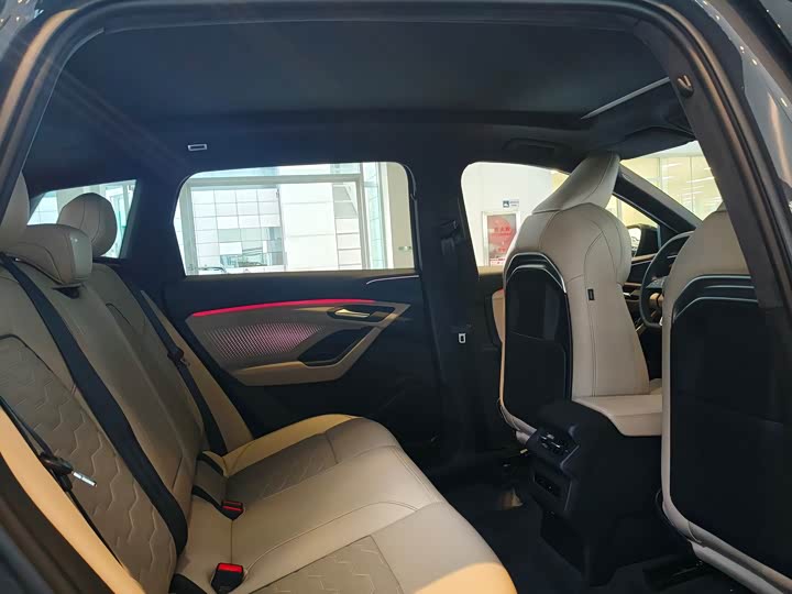 Фото 10 - Audi Q6L e-tron