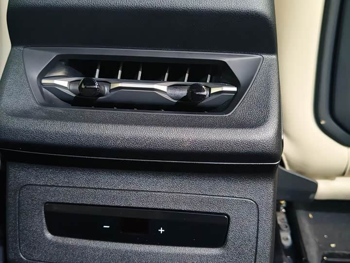 Фото 13 - Audi Q6L e-tron