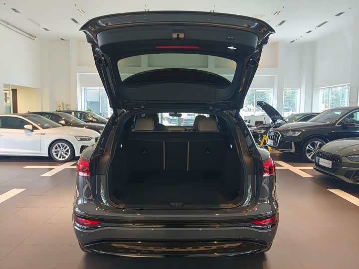 Фото 8 - Audi Q6L e-tron