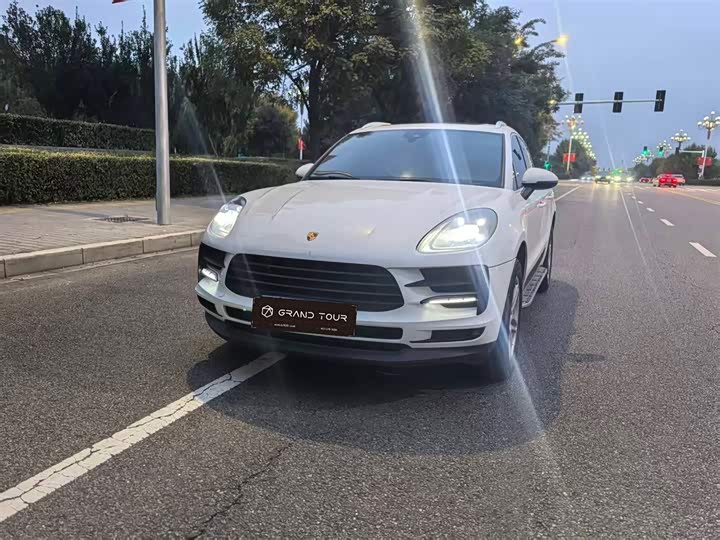 Фото 1 - Porsche Macan