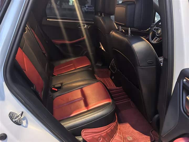 Фото 2 - Porsche Macan