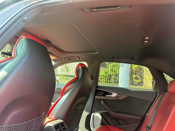 Фото 15 - Audi S4