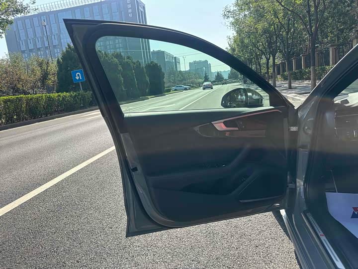 Фото 16 - Audi S4