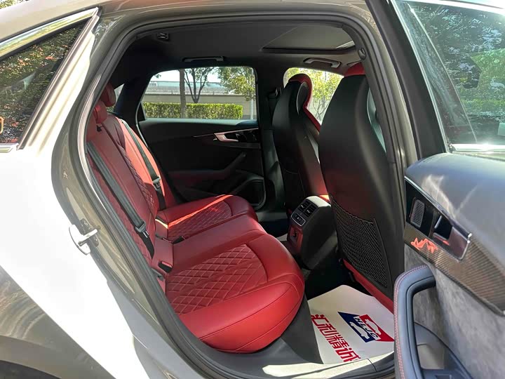 Фото 19 - Audi S4