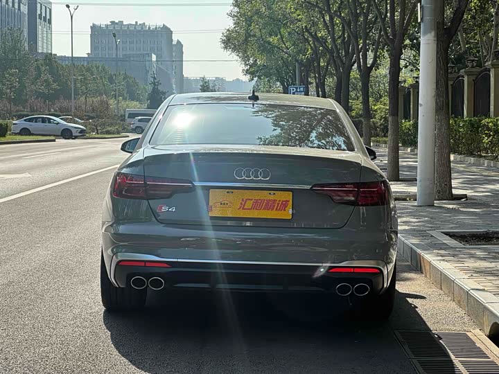 Фото 4 - Audi S4