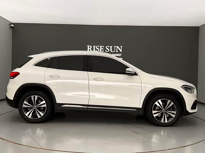 Фото 22 - Mercedes-Benz GLA-Class