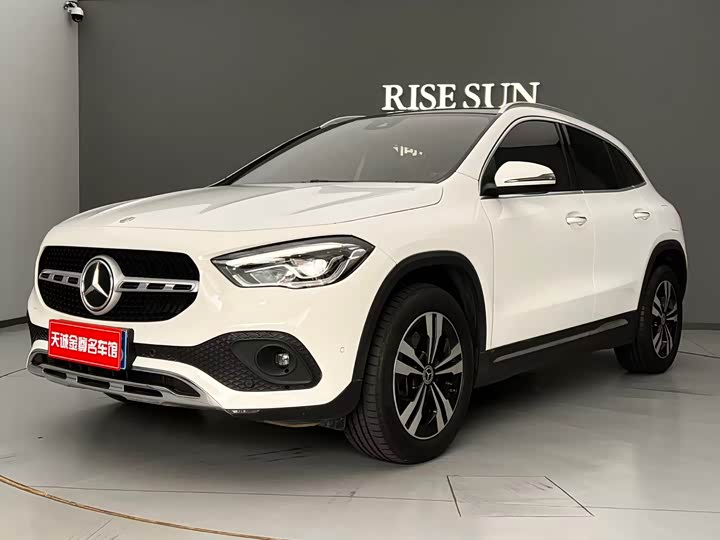 Фото 23 - Mercedes-Benz GLA-Class