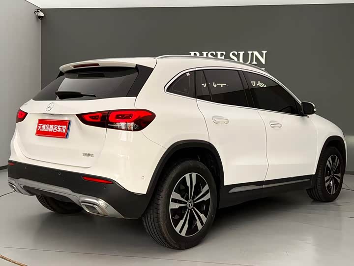 Фото 32 - Mercedes-Benz GLA-Class