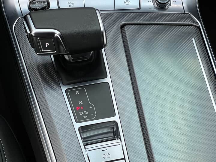 Фото 12 - Audi A6L