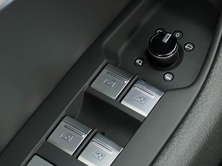 Фото 13 - Audi A6L