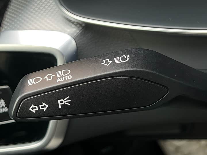 Фото 16 - Audi A6L