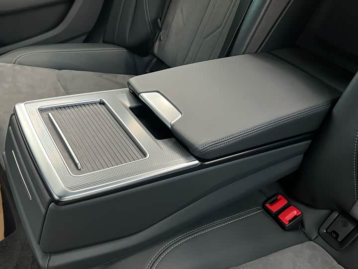 Фото 19 - Audi A6L