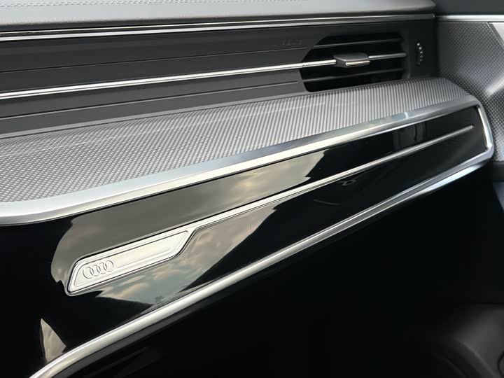 Фото 22 - Audi A6L