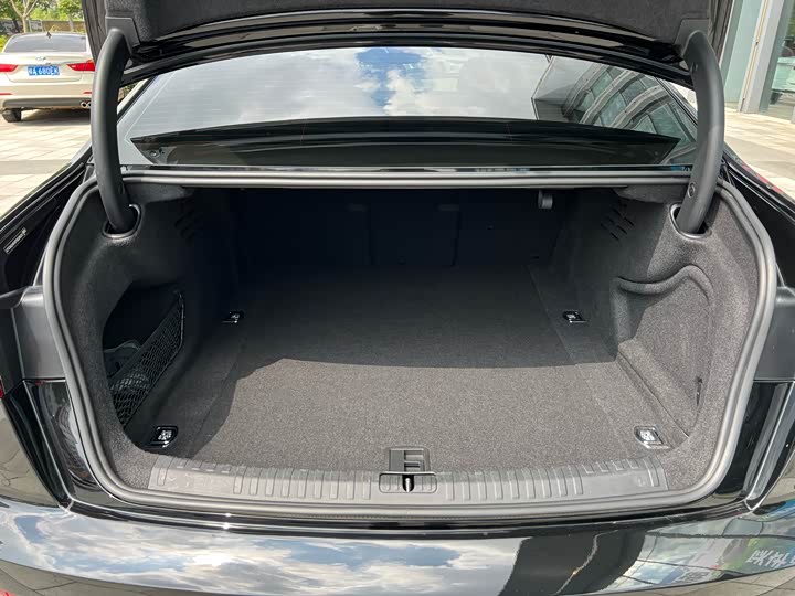 Фото 24 - Audi A6L