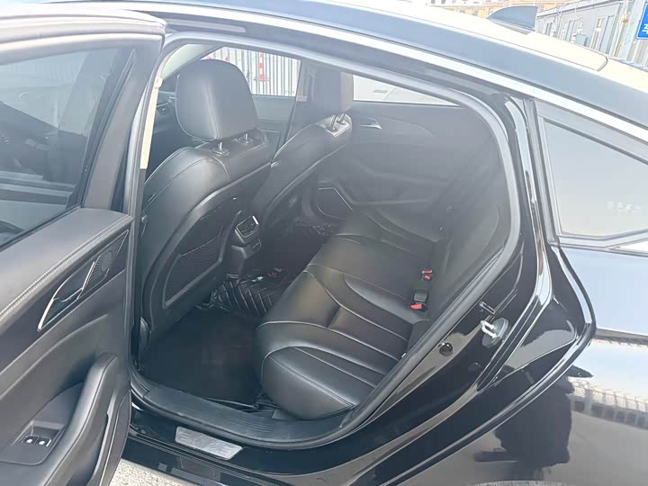 Фото 7 - Hongqi H5