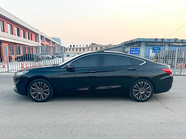 Фото 9 - Hongqi H5