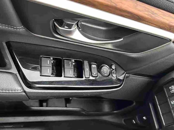 Фото 23 - Honda CR-V