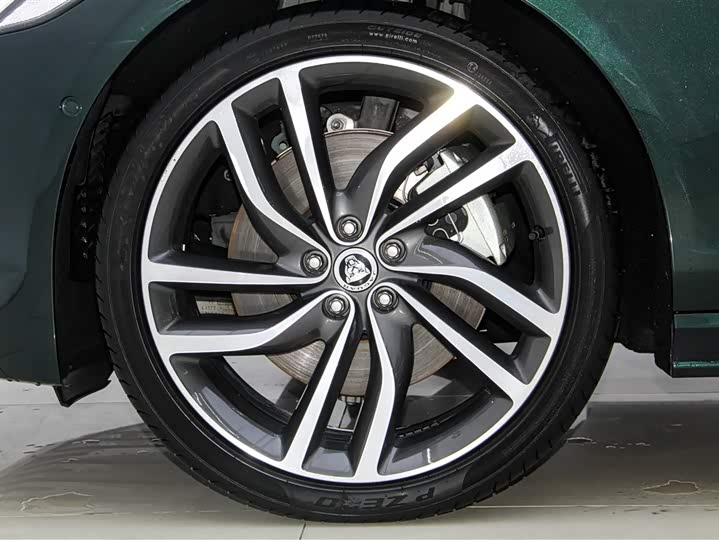 Фото 11 - Jaguar XF L