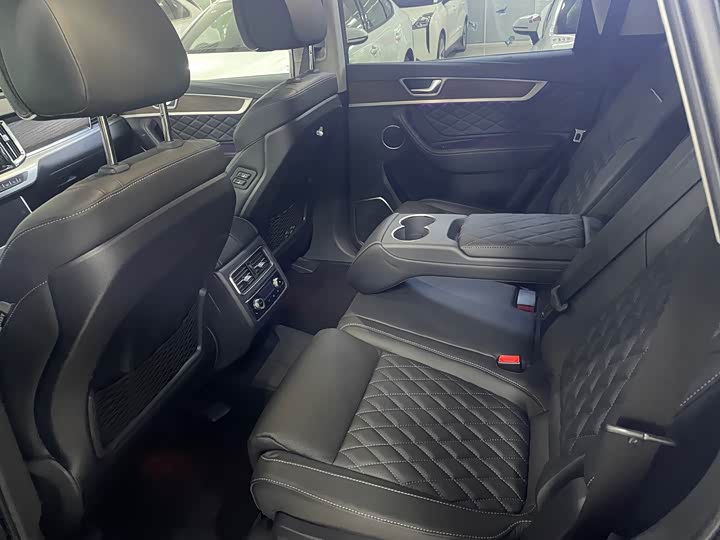 Фото 12 - Hongqi HS7