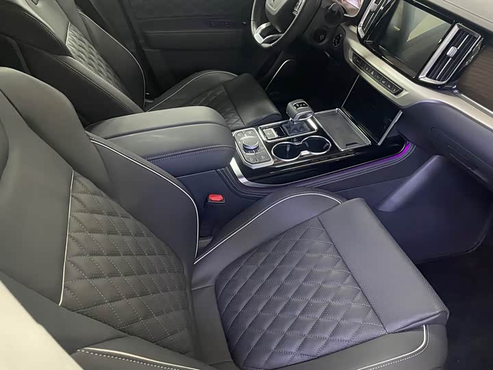 Фото 14 - Hongqi HS7