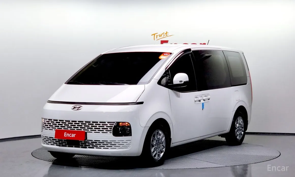 Фото 1 - Hyundai Staria