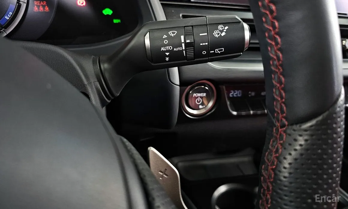 Фото 14 - Lexus UX