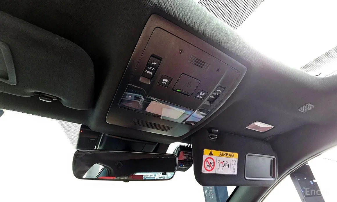 Фото 18 - Lexus UX