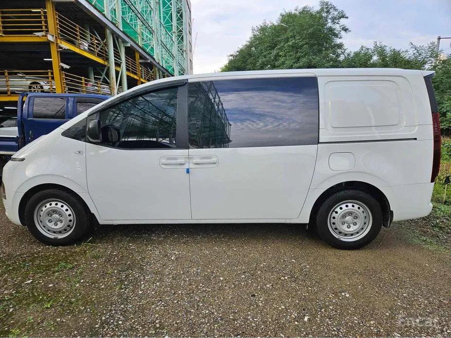 Фото 3 - Hyundai Staria