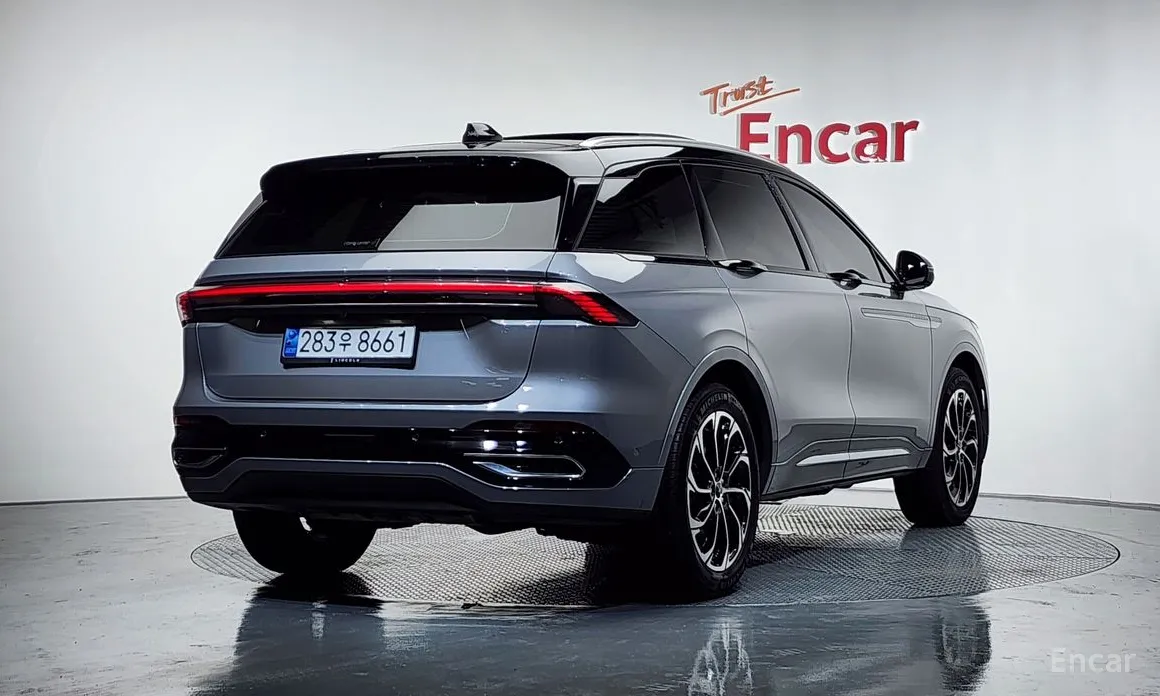 Фото 2 - Lincoln Nautilus