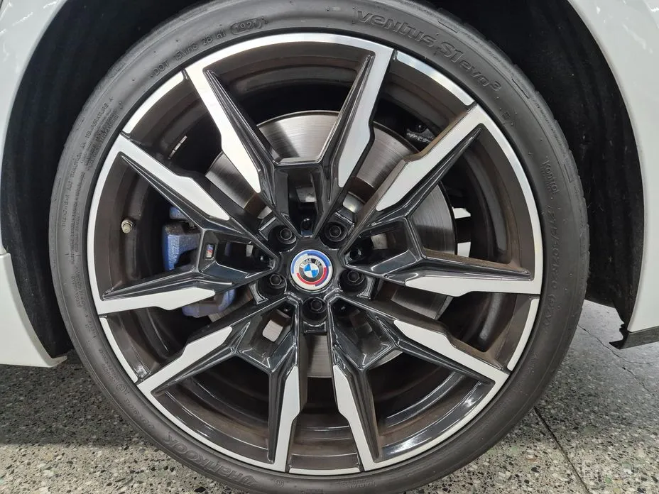 Фото 10 - BMW 8 Series