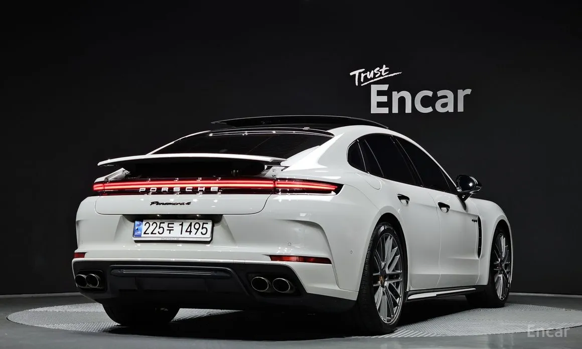 Фото 2 - Porsche Panamera