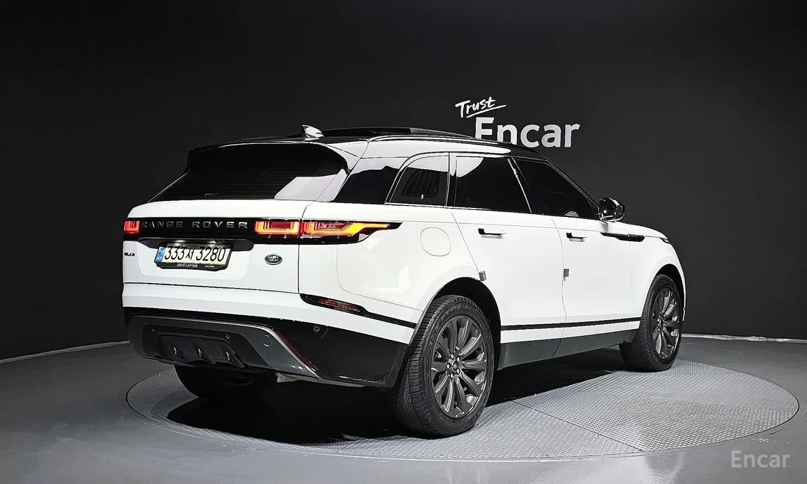 Фото 2 - Land Rover Range Rover Velar