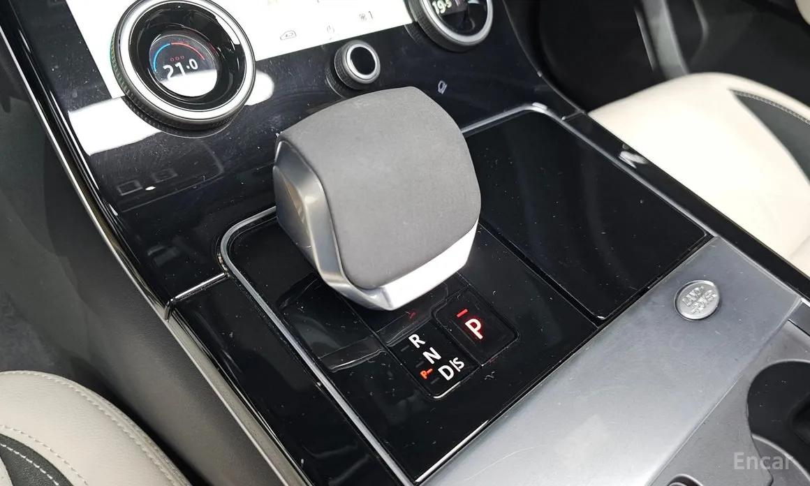 Фото 9 - Land Rover Range Rover Velar