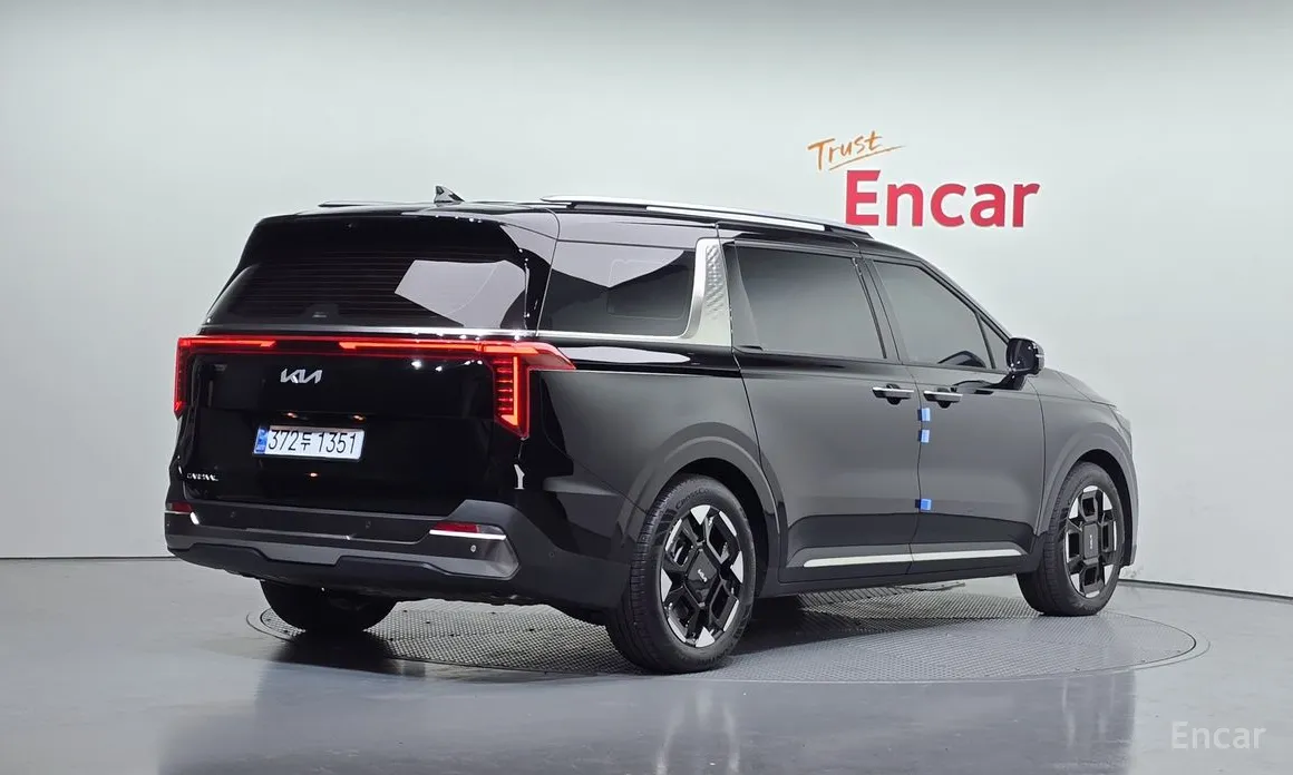 Фото 2 - Kia Carnival