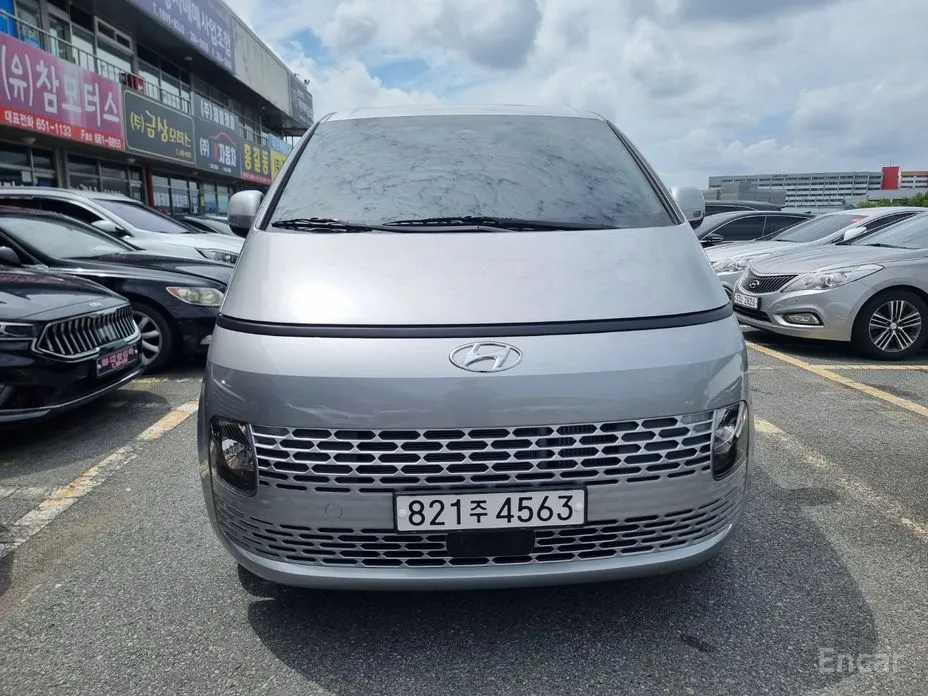 Фото 1 - Hyundai Staria