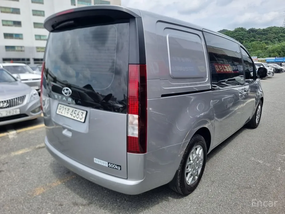 Фото 5 - Hyundai Staria