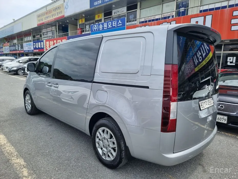 Фото 6 - Hyundai Staria