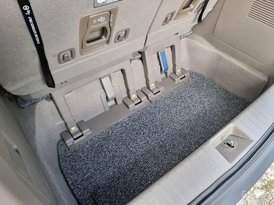 Фото 18 - Kia Carnival