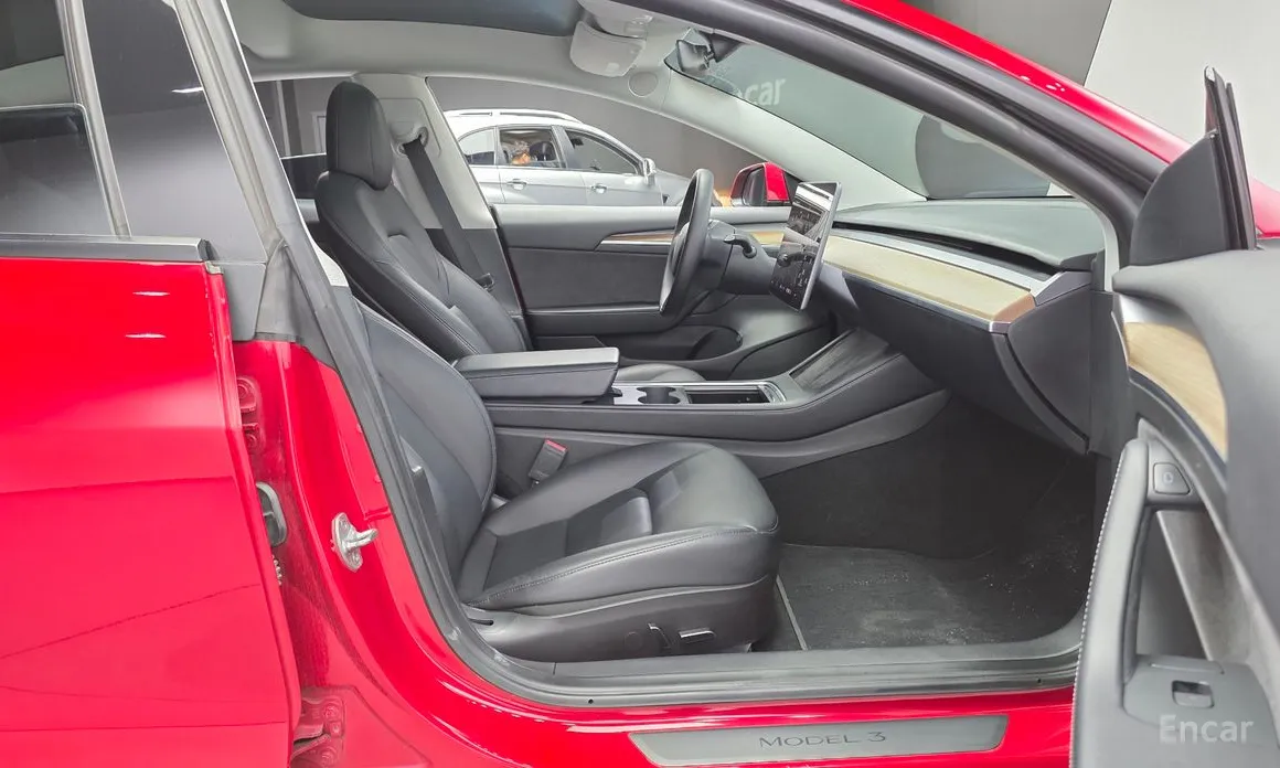 Фото 10 - Tesla Model 3