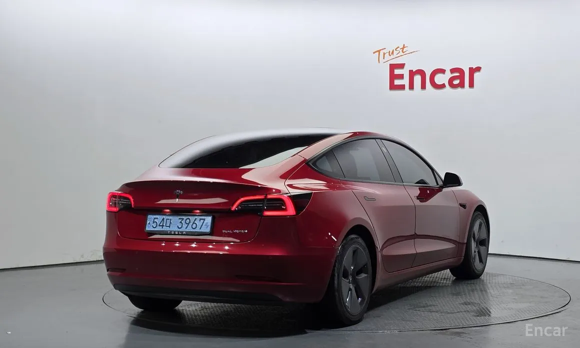 Фото 2 - Tesla Model 3