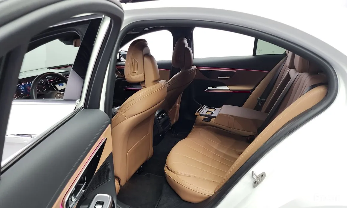 Фото 12 - Mercedes-Benz E-Class