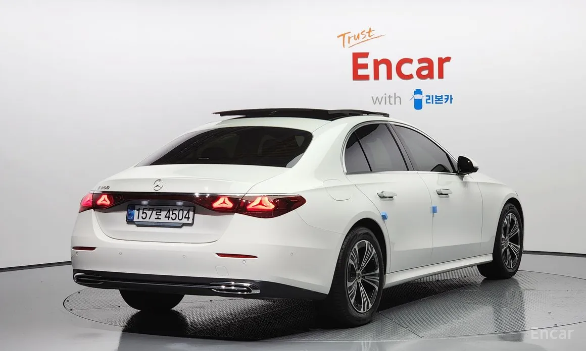 Фото 2 - Mercedes-Benz E-Class