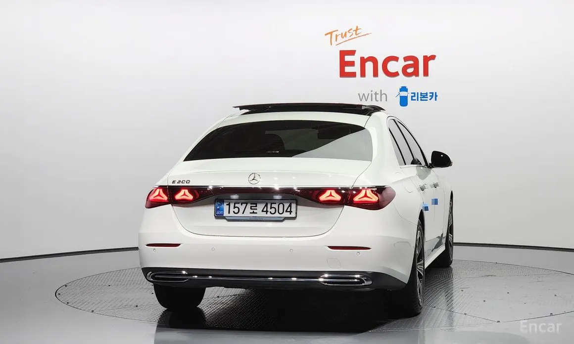 Фото 4 - Mercedes-Benz E-Class